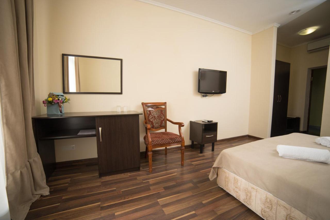 Alex Hotel Odessa Extérieur photo